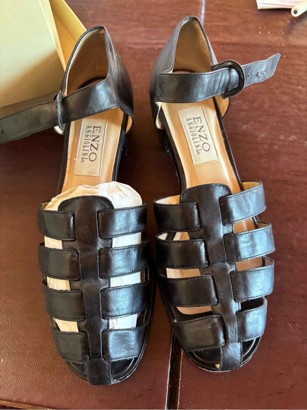 Enzo Angiolini Women's black leather Strappy Closed-Toe Sandals